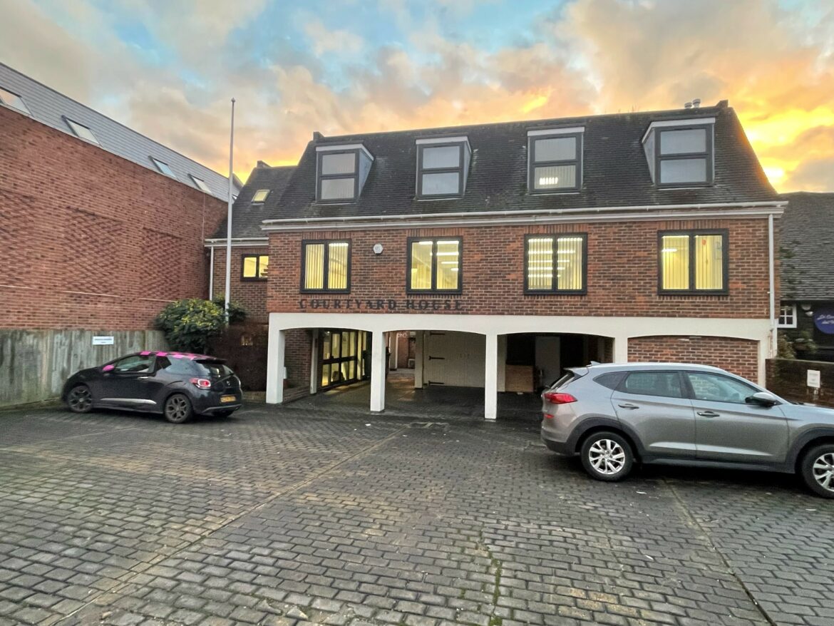 Courtyard House (For Sale) Kempton Carr Croft